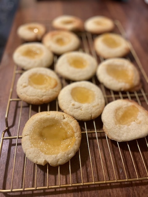 Lemon curd bisuits