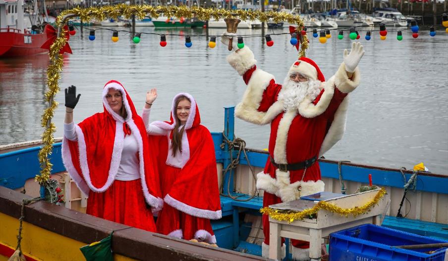 Santa’s arrival in Scarborough (by boat!) | Little Vikings - York for Kids