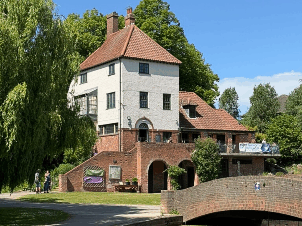 where to eat by the river york kids